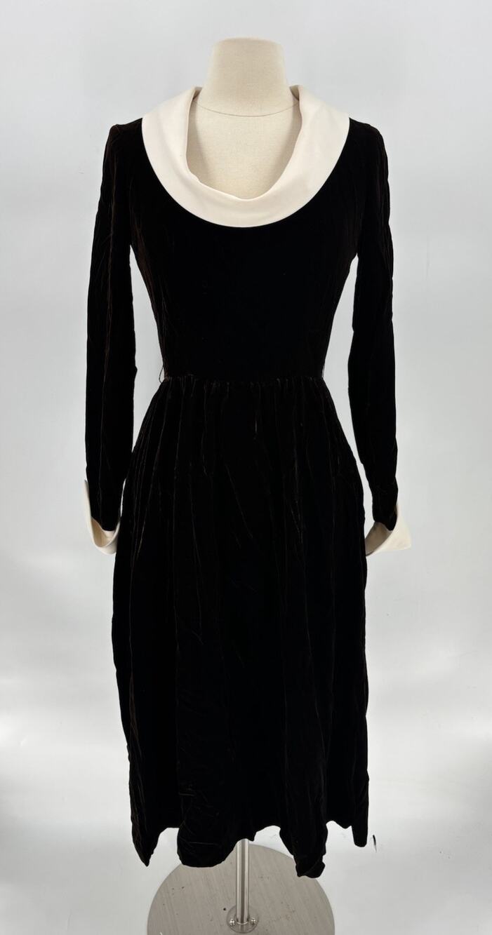 Vintage Victor Costa Dress Womens 10 Brown Velvet Long Sleeves 70s Cowl Pockets